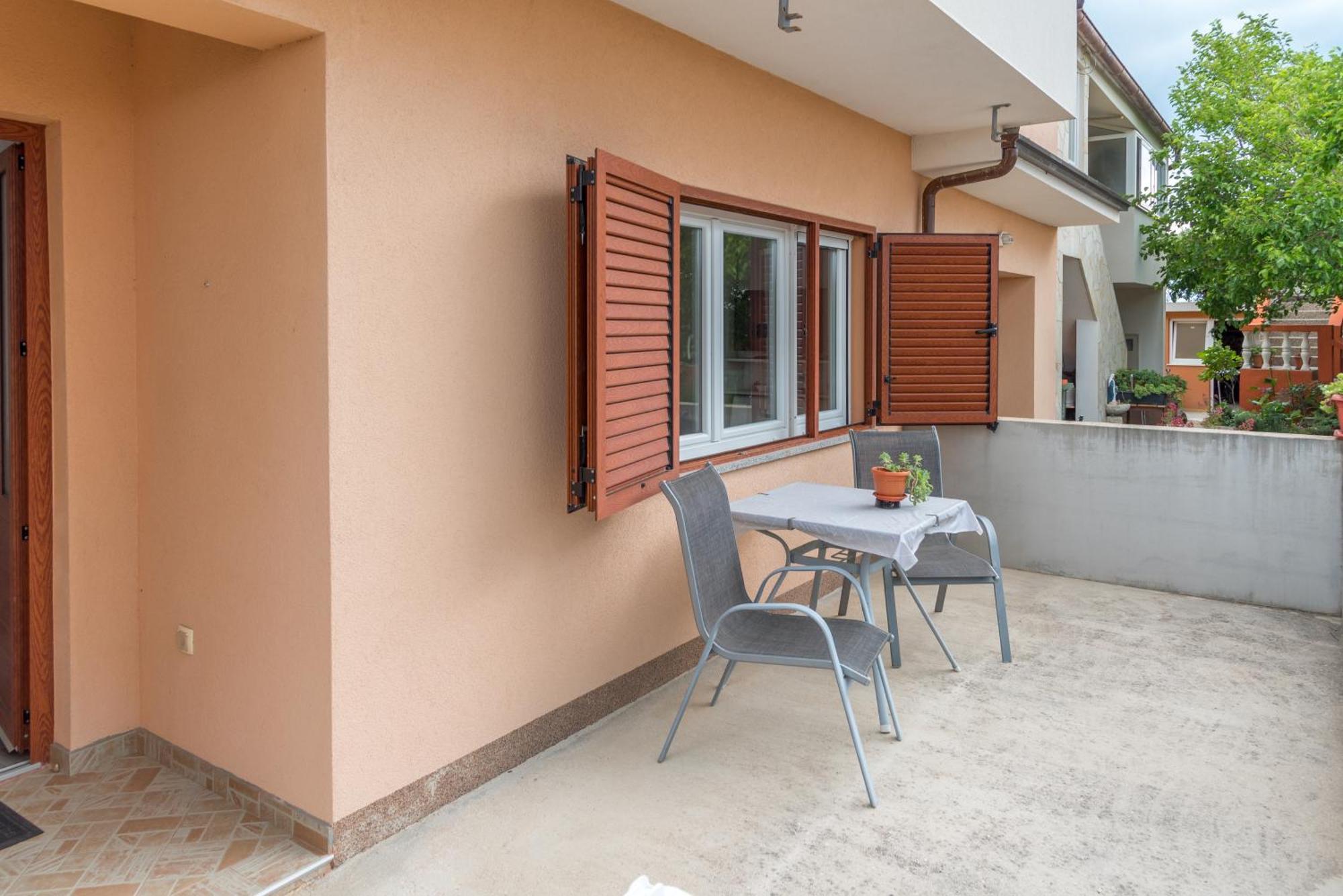 Studio Apartment Nin Exterior photo