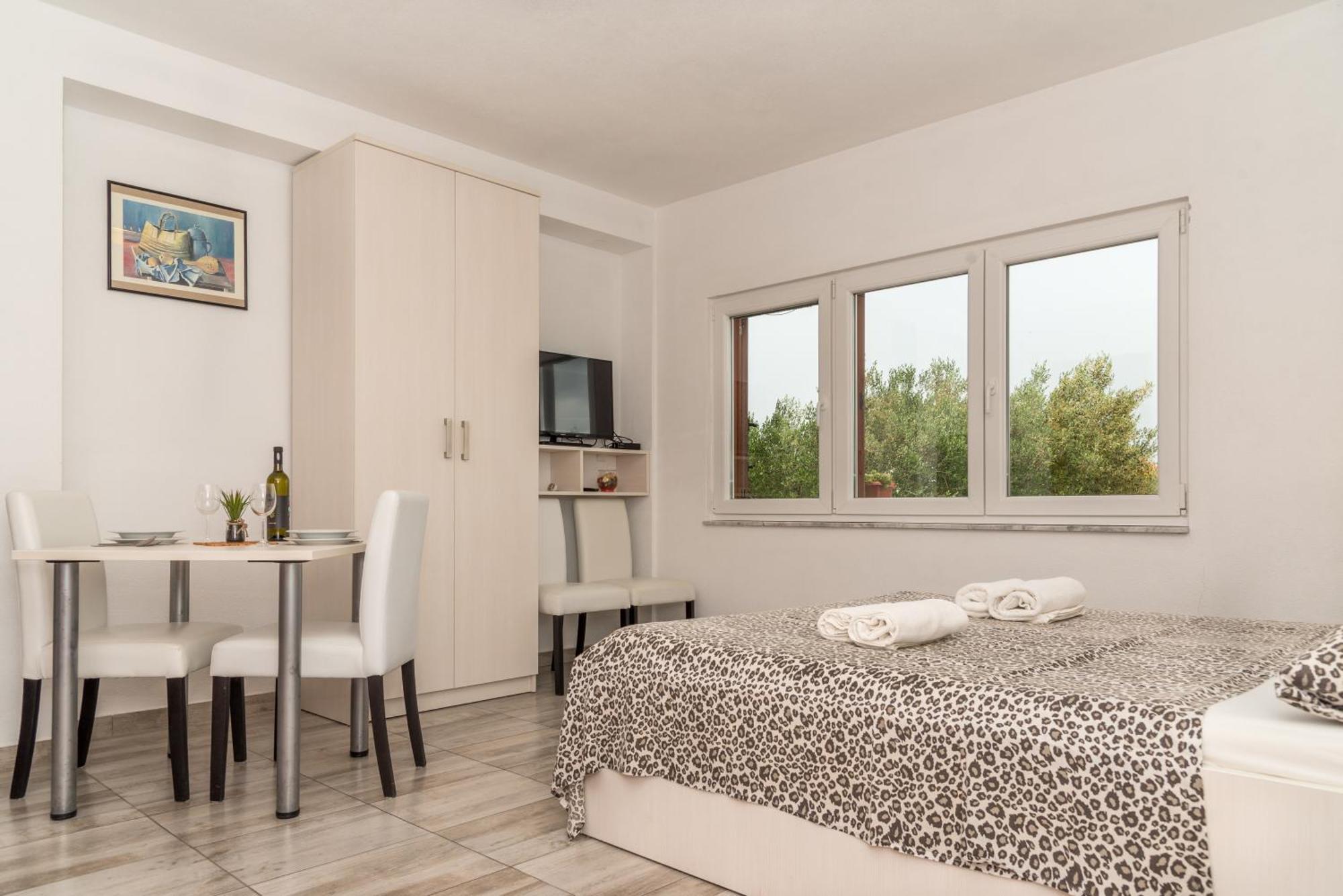 Studio Apartment Nin Exterior photo